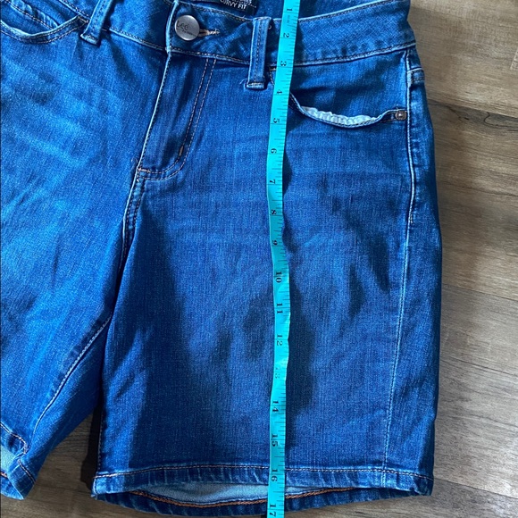 Lee Women's Classic Blue Jean Shorts - Picture 4 of 6